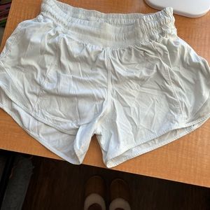 Lululemon hotty hot shorts size 6